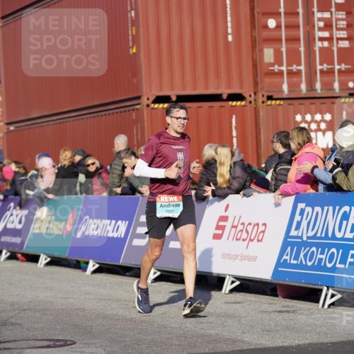 03.10.2025 - Köhlbrandbrückenlauf Michael Burmester http://msf.ph/oto/8994997 03.10.2025 09:57:03 Ziel 1090, 1258, 1550, 3205, 3270, 3414 meine-sportfotos.de