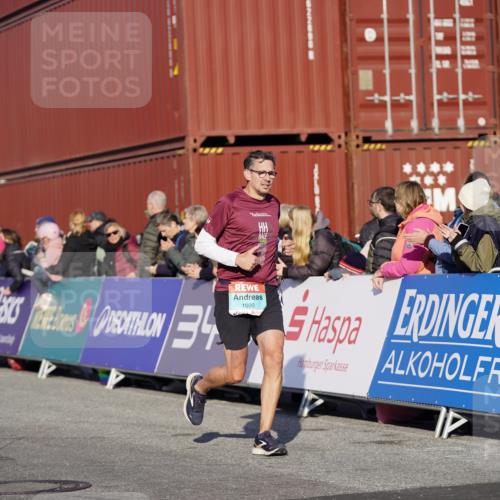 03.10.2025 - Köhlbrandbrückenlauf Michael Burmester http://msf.ph/oto/8995001 03.10.2025 09:57:03 Ziel 1090, 1258, 1550, 3205, 3270, 3414 meine-sportfotos.de