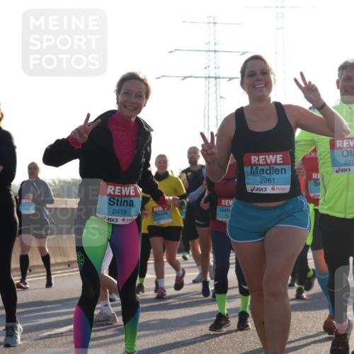 03.10.2025 - Köhlbrandbrückenlauf Luisa Fischer http://msf.ph/oto/8995004 03.10.2025 10:24:48 Position 3 2159, 2261, 2419, 2412 meine-sportfotos.de