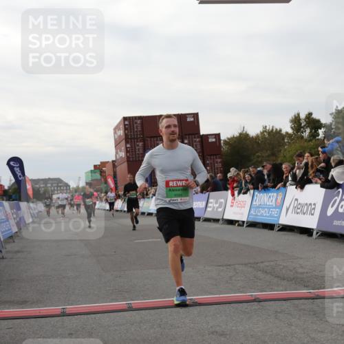 03.10.2025 - Köhlbrandbrückenlauf Yannick Fuchs http://msf.ph/oto/8995007 03.10.2025 16:04:58 Ziel 7132, 7168, 7222, 7270, 7428, 7448, 7772, 9584 meine-sportfotos.de