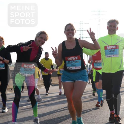 03.10.2025 - Köhlbrandbrückenlauf Luisa Fischer http://msf.ph/oto/8995008 03.10.2025 10:24:49 Position 3 2429, 2159, 2419, 2261, 3412, 2412 meine-sportfotos.de