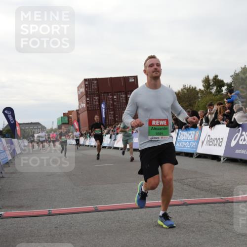 03.10.2025 - Köhlbrandbrückenlauf Yannick Fuchs http://msf.ph/oto/8995017 03.10.2025 16:04:59 Ziel 7168, 7222, 7270, 7428, 7448, 7772, 9191, 9584 meine-sportfotos.de