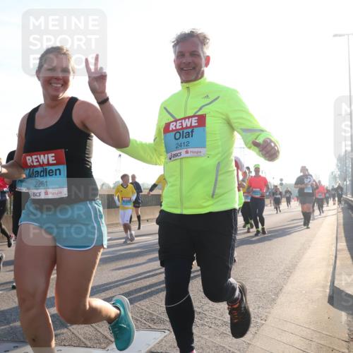 03.10.2025 - Köhlbrandbrückenlauf Luisa Fischer http://msf.ph/oto/8995018 03.10.2025 10:24:50 Position 3 215, 2261, 2412 meine-sportfotos.de