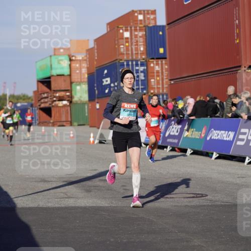 03.10.2025 - Köhlbrandbrückenlauf Michael Burmester http://msf.ph/oto/8995020 03.10.2025 09:57:06 Ziel 1090, 1258, 3205, 3414, 3705 meine-sportfotos.de