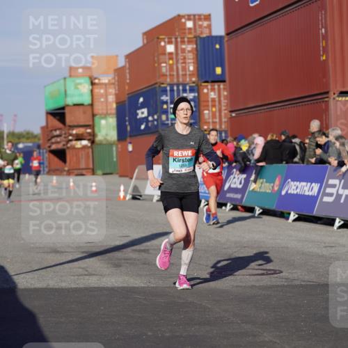 03.10.2025 - Köhlbrandbrückenlauf Michael Burmester http://msf.ph/oto/8995026 03.10.2025 09:57:06 Ziel 1090, 1258, 3205, 3414, 3705 meine-sportfotos.de