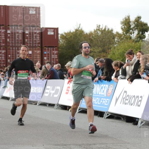 03.10.2025 - Köhlbrandbrückenlauf Yannick Fuchs http://msf.ph/oto/8995034 03.10.2025 16:05:00 Ziel 7168, 7221, 7239, 7270, 7428, 7448, 7772, 8779, 9191, 9584 meine-sportfotos.de