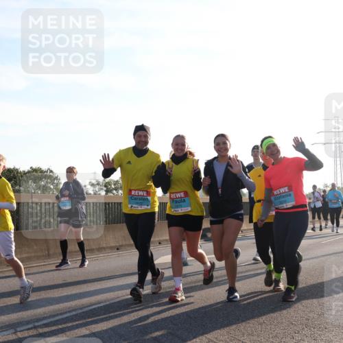 03.10.2025 - Köhlbrandbrückenlauf Luisa Fischer http://msf.ph/oto/8995039 03.10.2025 10:24:53 Position 3 2871, 2875, 2299 meine-sportfotos.de