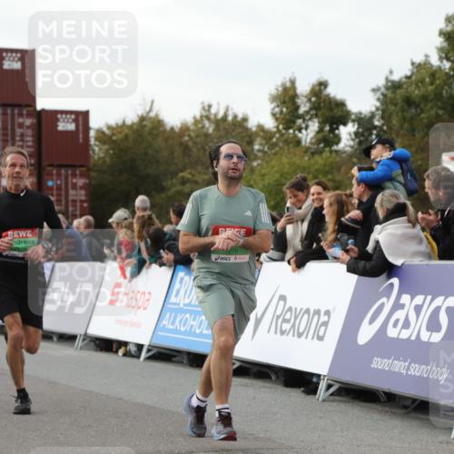 03.10.2025 - Köhlbrandbrückenlauf Yannick Fuchs http://msf.ph/oto/8995042 03.10.2025 16:05:00 Ziel 7168, 7221, 7239, 7270, 7428, 7448, 7772, 8779, 9191, 9584 meine-sportfotos.de