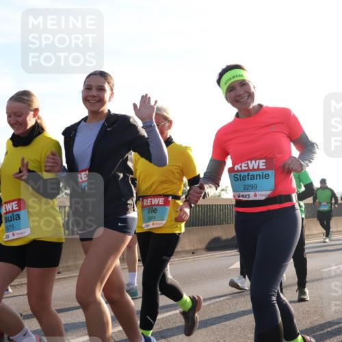 03.10.2025 - Köhlbrandbrückenlauf Luisa Fischer http://msf.ph/oto/8995049 03.10.2025 10:24:54 Position 3 2875, 2874, 2299, 3370 meine-sportfotos.de