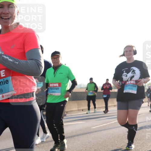 03.10.2025 - Köhlbrandbrückenlauf Luisa Fischer http://msf.ph/oto/8995052 03.10.2025 10:24:54 Position 3 2299, 2453, 3370 meine-sportfotos.de