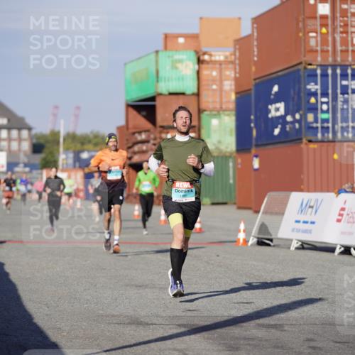 03.10.2025 - Köhlbrandbrückenlauf Michael Burmester http://msf.ph/oto/8995053 03.10.2025 09:57:10 Ziel 1090, 1101, 1180, 1258, 3705 meine-sportfotos.de