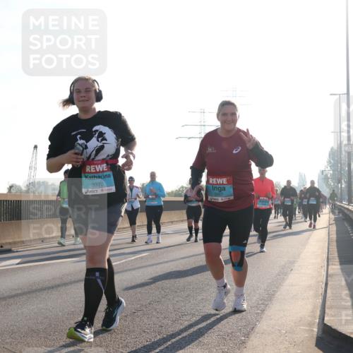 03.10.2025 - Köhlbrandbrückenlauf Luisa Fischer http://msf.ph/oto/8995055 03.10.2025 10:24:55 Position 3 3370, 2667 meine-sportfotos.de