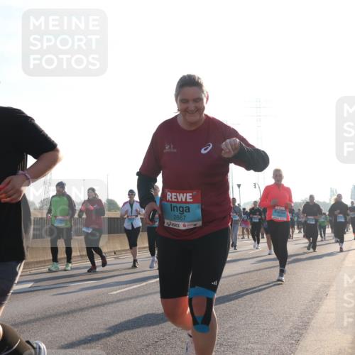 03.10.2025 - Köhlbrandbrückenlauf Luisa Fischer http://msf.ph/oto/8995060 03.10.2025 10:24:56 Position 3 3370, 2667 meine-sportfotos.de