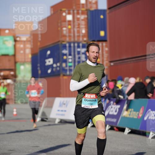 03.10.2025 - Köhlbrandbrückenlauf Michael Burmester http://msf.ph/oto/8995068 03.10.2025 09:57:12 Ziel 1101, 1180, 1258, 3518, 3705 meine-sportfotos.de