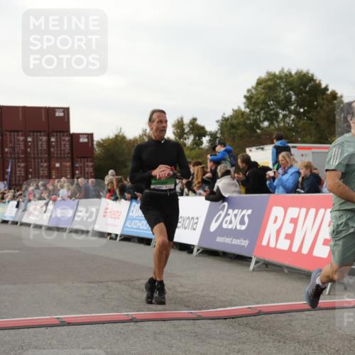 03.10.2025 - Köhlbrandbrückenlauf Yannick Fuchs http://msf.ph/oto/8995070 03.10.2025 16:05:01 Ziel 7168, 7221, 7239, 7270, 7428, 7448, 7772, 8779, 9191, 9584 meine-sportfotos.de