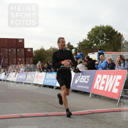 03.10.2025 - Köhlbrandbrückenlauf Yannick Fuchs http://msf.ph/oto/8995074 03.10.2025 16:05:01 Ziel 7168, 7221, 7239, 7270, 7428, 7448, 7772, 8779, 9191, 9584 meine-sportfotos.de
