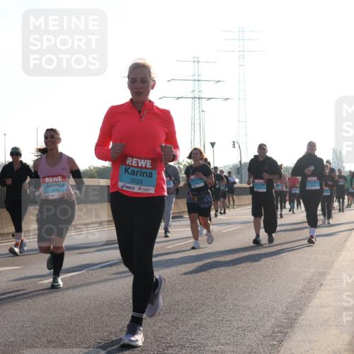 03.10.2025 - Köhlbrandbrückenlauf Luisa Fischer http://msf.ph/oto/8995077 03.10.2025 10:24:58 Position 3 2597, 3225, 2470, 1 meine-sportfotos.de