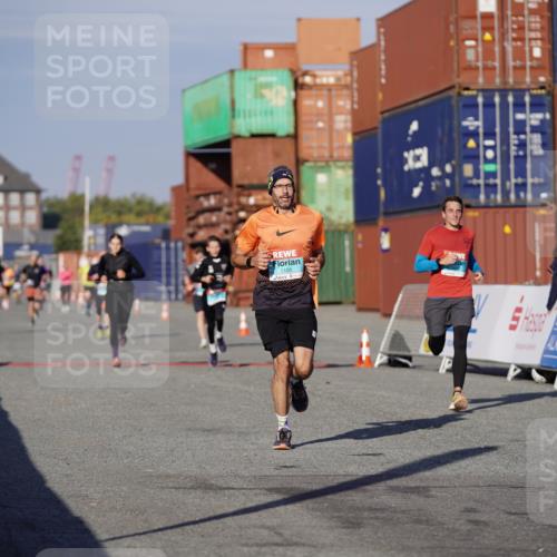 03.10.2025 - Köhlbrandbrückenlauf Michael Burmester http://msf.ph/oto/8995078 03.10.2025 09:57:13 Ziel 1101, 1180, 1258, 3518, 3705 meine-sportfotos.de