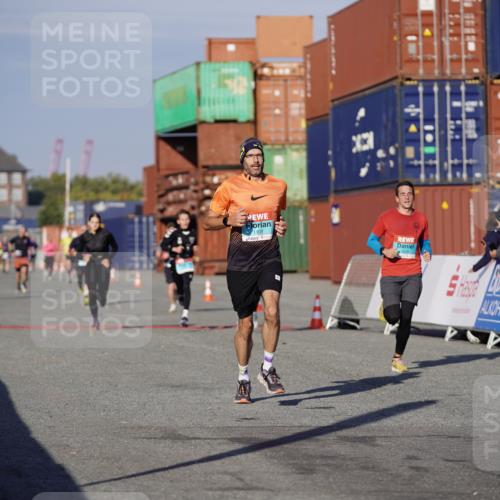 03.10.2025 - Köhlbrandbrückenlauf Michael Burmester http://msf.ph/oto/8995083 03.10.2025 09:57:13 Ziel 1101, 1180, 1258, 3518, 3705 meine-sportfotos.de