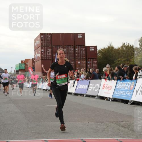 03.10.2025 - Köhlbrandbrückenlauf Yannick Fuchs http://msf.ph/oto/8995091 03.10.2025 16:05:02 Ziel 7168, 7221, 7239, 7270, 7428, 7448, 7772, 8779, 9191, 9584 meine-sportfotos.de