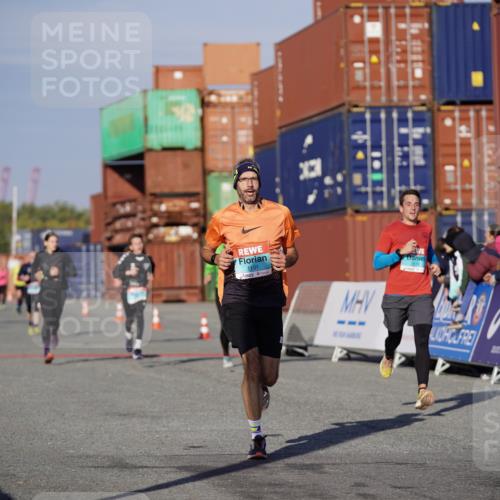 03.10.2025 - Köhlbrandbrückenlauf Michael Burmester http://msf.ph/oto/8995092 03.10.2025 09:57:14 Ziel 1010, 1101, 1180, 2760, 3518, 3705 meine-sportfotos.de