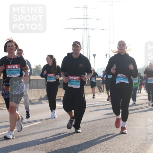 03.10.2025 - Köhlbrandbrückenlauf Luisa Fischer http://msf.ph/oto/8995096 03.10.2025 10:25:01 Position 3 3319, 2936, 3103, 2636, 2606 meine-sportfotos.de