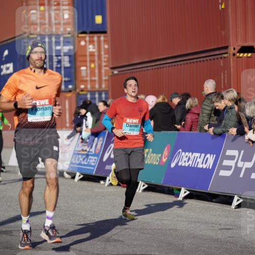 03.10.2025 - Köhlbrandbrückenlauf Michael Burmester http://msf.ph/oto/8995097 03.10.2025 09:57:15 Ziel 1010, 1101, 1180, 2708, 2760, 3518, 3705 meine-sportfotos.de