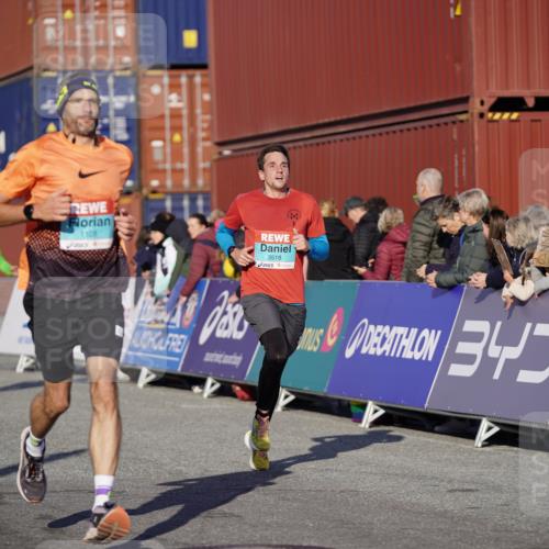 03.10.2025 - Köhlbrandbrückenlauf Michael Burmester http://msf.ph/oto/8995100 03.10.2025 09:57:15 Ziel 1010, 1101, 1180, 2708, 2760, 3518, 3705 meine-sportfotos.de