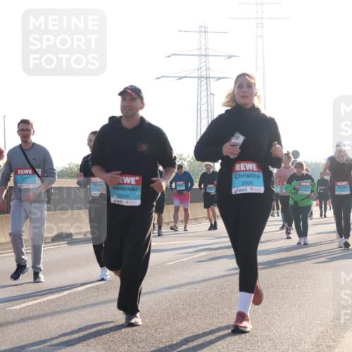 03.10.2025 - Köhlbrandbrückenlauf Luisa Fischer http://msf.ph/oto/8995102 03.10.2025 10:25:01 Position 3 3319, 2936, 3771, 2606, 310, 2636 meine-sportfotos.de