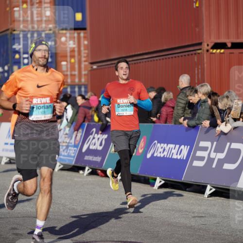 03.10.2025 - Köhlbrandbrückenlauf Michael Burmester http://msf.ph/oto/8995105 03.10.2025 09:57:15 Ziel 1010, 1101, 1180, 2708, 2760, 3518, 3705 meine-sportfotos.de