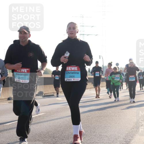 03.10.2025 - Köhlbrandbrückenlauf Luisa Fischer http://msf.ph/oto/8995107 03.10.2025 10:25:02 Position 3 3771, 2636, 2606 meine-sportfotos.de