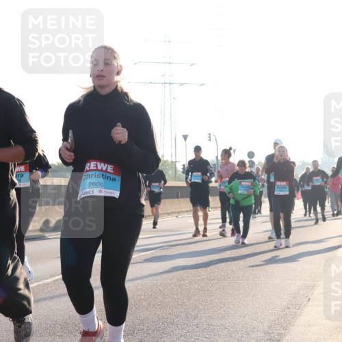 03.10.2025 - Köhlbrandbrückenlauf Luisa Fischer http://msf.ph/oto/8995109 03.10.2025 10:25:02 Position 3 2636, 2606, 1 meine-sportfotos.de