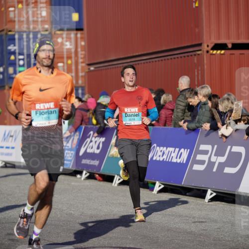03.10.2025 - Köhlbrandbrückenlauf Michael Burmester http://msf.ph/oto/8995110 03.10.2025 09:57:15 Ziel 1010, 1101, 1180, 2708, 2760, 3518, 3705 meine-sportfotos.de