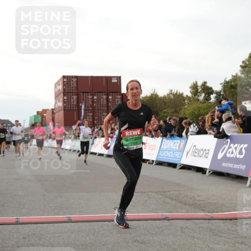 03.10.2025 - Köhlbrandbrückenlauf Yannick Fuchs http://msf.ph/oto/8995113 03.10.2025 16:05:03 Ziel 7168, 7221, 7239, 7270, 7428, 7448, 7772, 8779, 8995, 9114, 9191 meine-sportfotos.de