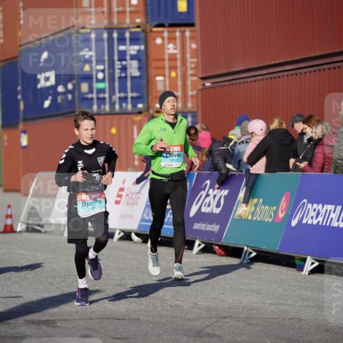 03.10.2025 - Köhlbrandbrückenlauf Michael Burmester http://msf.ph/oto/8995115 03.10.2025 09:57:17 Ziel 1010, 1101, 1180, 2708, 2760, 3518 meine-sportfotos.de