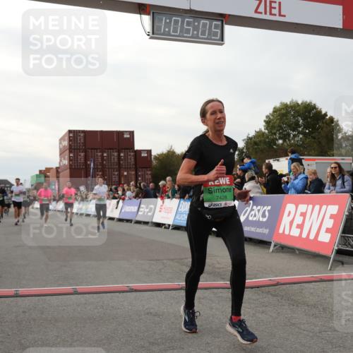 03.10.2025 - Köhlbrandbrückenlauf Yannick Fuchs http://msf.ph/oto/8995124 03.10.2025 16:05:03 Ziel 7168, 7221, 7239, 7270, 7428, 7448, 7772, 8779, 8995, 9114, 9191 meine-sportfotos.de