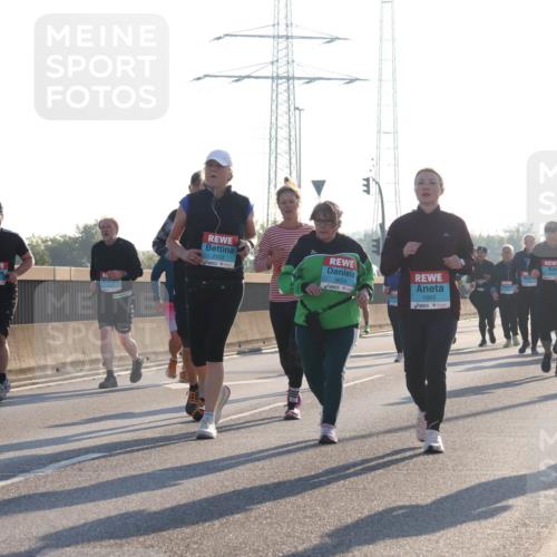 03.10.2025 - Köhlbrandbrückenlauf Luisa Fischer http://msf.ph/oto/8995128 03.10.2025 10:25:05 Position 3 2553, 3624, 1982, 2550 meine-sportfotos.de