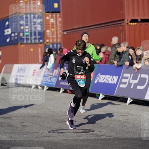 03.10.2025 - Köhlbrandbrückenlauf Michael Burmester http://msf.ph/oto/8995132 03.10.2025 09:57:18 Ziel 1010, 1101, 1180, 2708, 2760, 3518, 3795 meine-sportfotos.de