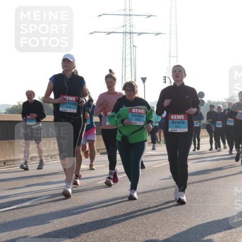 03.10.2025 - Köhlbrandbrückenlauf Luisa Fischer http://msf.ph/oto/8995134 03.10.2025 10:25:06 Position 3 2553, 3624, 1982, 2550 meine-sportfotos.de