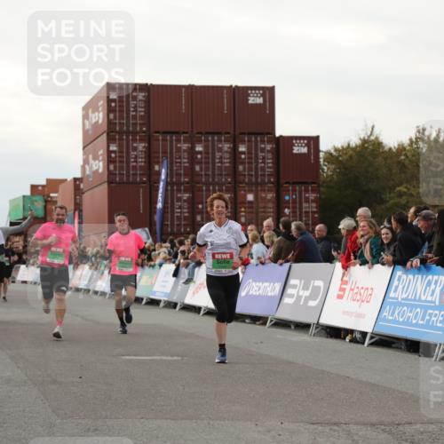 03.10.2025 - Köhlbrandbrückenlauf Yannick Fuchs http://msf.ph/oto/8995137 03.10.2025 16:05:04 Ziel 7168, 7221, 7239, 7270, 7428, 7448, 7772, 8779, 8995, 9114, 9191 meine-sportfotos.de