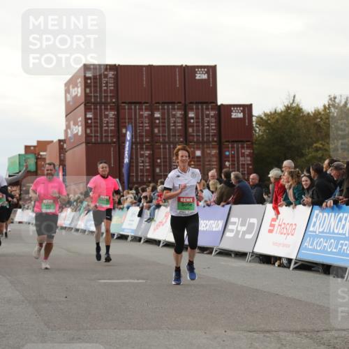 03.10.2025 - Köhlbrandbrückenlauf Yannick Fuchs http://msf.ph/oto/8995143 03.10.2025 16:05:04 Ziel 7168, 7221, 7239, 7270, 7428, 7448, 7772, 8779, 8995, 9114, 9191 meine-sportfotos.de