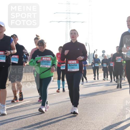 03.10.2025 - Köhlbrandbrückenlauf Luisa Fischer http://msf.ph/oto/8995144 03.10.2025 10:25:07 Position 3 2553, 2569, 3624, 1982, 2550 meine-sportfotos.de