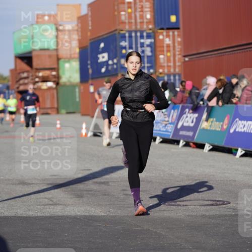 03.10.2025 - Köhlbrandbrückenlauf Michael Burmester http://msf.ph/oto/8995145 03.10.2025 09:57:19 Ziel 1010, 1101, 1180, 2708, 2760, 2820, 3518, 3795 meine-sportfotos.de