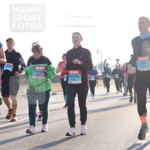 03.10.2025 - Köhlbrandbrückenlauf Luisa Fischer http://msf.ph/oto/8995148 03.10.2025 10:25:07 Position 3 2553, 1982, 2550 meine-sportfotos.de