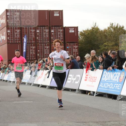 03.10.2025 - Köhlbrandbrückenlauf Yannick Fuchs http://msf.ph/oto/8995149 03.10.2025 16:05:04 Ziel 7168, 7221, 7239, 7270, 7428, 7448, 7772, 8779, 8995, 9114, 9191 meine-sportfotos.de