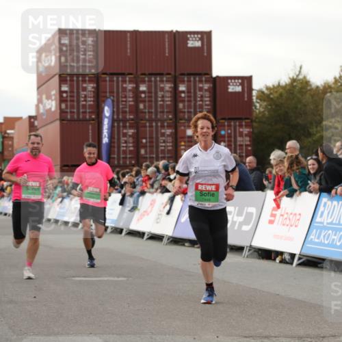 03.10.2025 - Köhlbrandbrückenlauf Yannick Fuchs http://msf.ph/oto/8995155 03.10.2025 16:05:04 Ziel 7168, 7221, 7239, 7270, 7428, 7448, 7772, 8779, 8995, 9114, 9191 meine-sportfotos.de