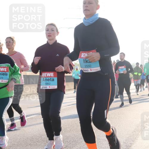 03.10.2025 - Köhlbrandbrückenlauf Luisa Fischer http://msf.ph/oto/8995157 03.10.2025 10:25:08 Position 3 2569, 3624, 1982, 2550 meine-sportfotos.de