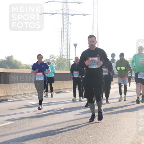 03.10.2025 - Köhlbrandbrückenlauf Luisa Fischer http://msf.ph/oto/8995171 03.10.2025 10:25:10 Position 3 2675, 3475, 2474 meine-sportfotos.de