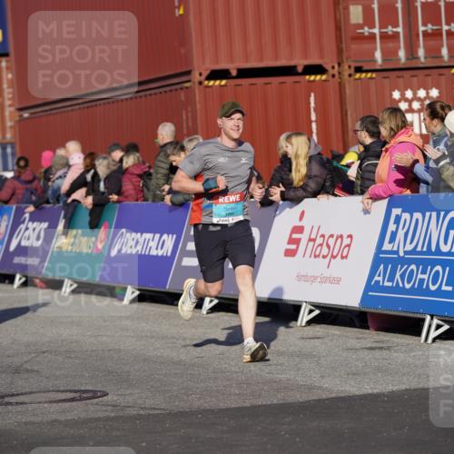 03.10.2025 - Köhlbrandbrückenlauf Michael Burmester http://msf.ph/oto/8995174 03.10.2025 09:57:22 Ziel 1010, 1101, 1541, 2708, 2759, 2760, 2820, 3518, 3795 meine-sportfotos.de