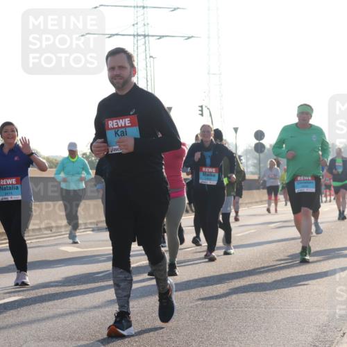 03.10.2025 - Köhlbrandbrückenlauf Luisa Fischer http://msf.ph/oto/8995185 03.10.2025 10:25:11 Position 3 2474, 2428 meine-sportfotos.de